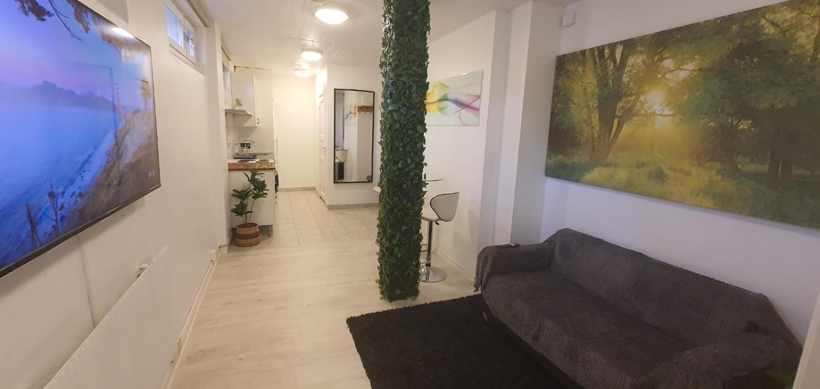 Beautiful Basement Apartment, Very Private And Close To The Metro ستوكهولم المظهر الخارجي الصورة